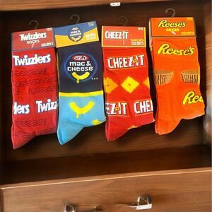 Sock It To Me Unisex Crew Socks 4-Pack Twizzlers Reese’s Cheez-It Kraft Mac New